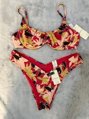 Abercrombie & Fitch High-Rise Cheeky bottom and Underwire Bikini Top - Small